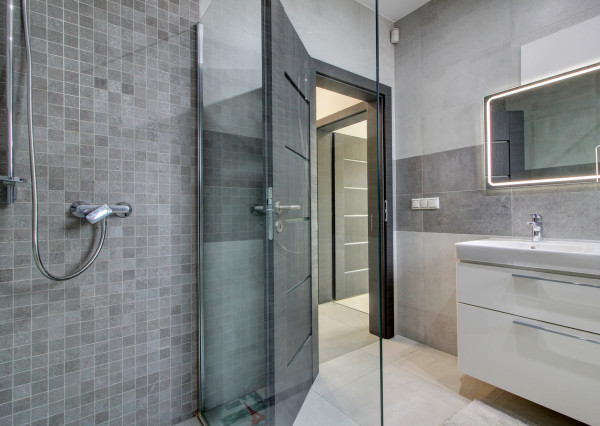 Na predaj 4- izbový rodinný dom s dvojgarážou a záhradným domom v Maslovciach