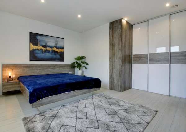 Na predaj 4- izbový rodinný dom s dvojgarážou a záhradným domom v Maslovciach