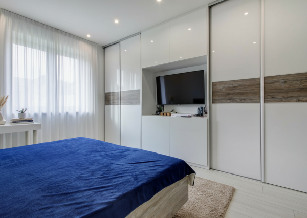 Na predaj 4- izbový rodinný dom s dvojgarážou a záhradným domom v Maslovciach