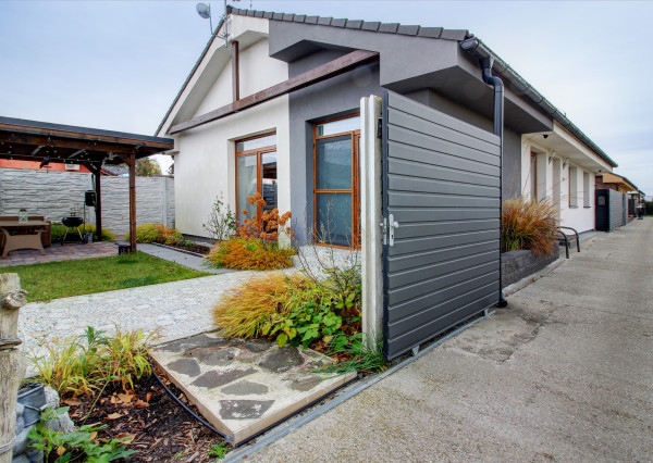 Novinka – samostatne stojaci 4i rodinný dom v obci Láb