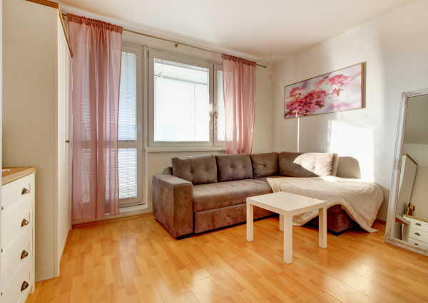 Na predaj útulná garsónka s loggiou – Bratislava, Petržalka, Topoľčianska ulica