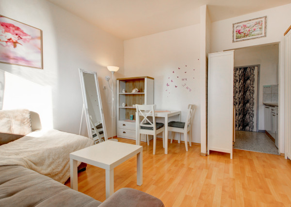 Na predaj útulná garsónka s loggiou – Bratislava, Petržalka, Topoľčianska ulica