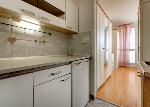 Na predaj útulná garsónka s loggiou – Bratislava, Petržalka, Topoľčianska ulica