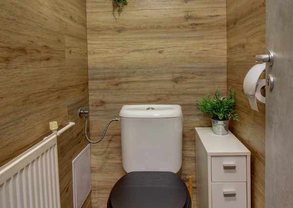 Na predaj 3 izbový byt, kompletne zrekonštruovaný, samostatný, s garážou,  s 2 pivnicami a predzáhradkou