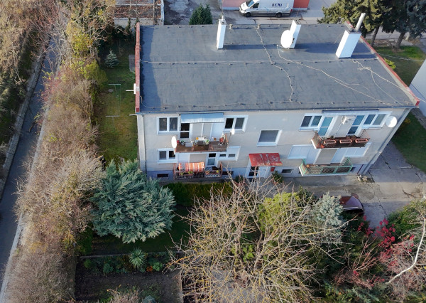 Na predaj 3 izbový byt, kompletne zrekonštruovaný, samostatný, s garážou,  s 2 pivnicami a predzáhradkou