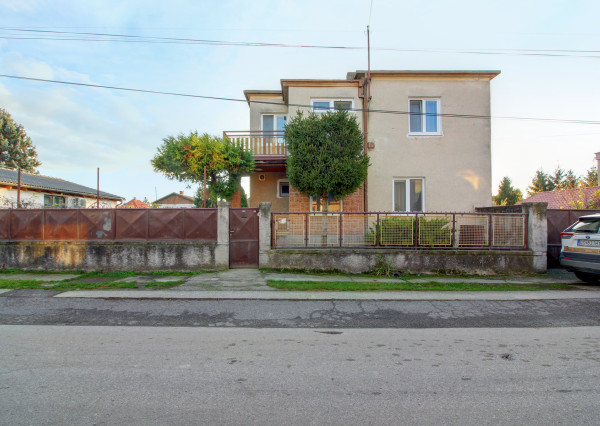 Na predaj 5-izbový rodinný dom s garážou na 954 m² pozemku - Kvetoslavov