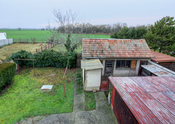 Na predaj: 4izbový rodinný dom s garážou , pozemok 800 m² - Čakany