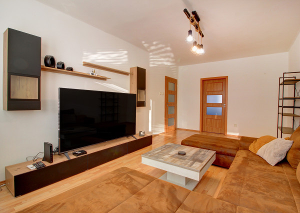 Klimatizovaný, zariadený 3-izbový byt s dvoma loggiami – BA Petržalka, Osuského ulica