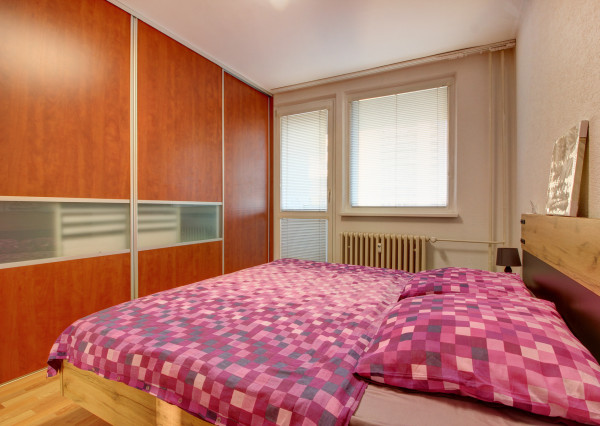 Klimatizovaný, zariadený 3-izbový byt s dvoma loggiami – BA Petržalka, Osuského ulica