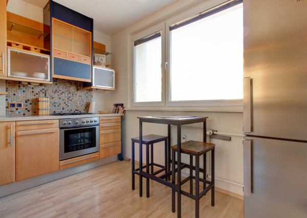 Klimatizovaný, zariadený 3-izbový byt s dvoma loggiami – BA Petržalka, Osuského ulica