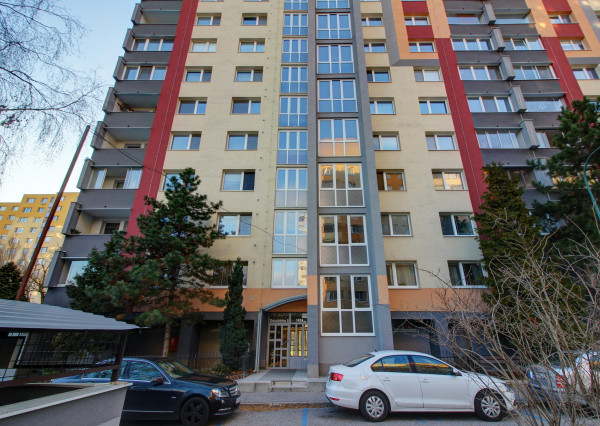 Klimatizovaný, zariadený 3-izbový byt s dvoma loggiami – BA Petržalka, Osuského ulica