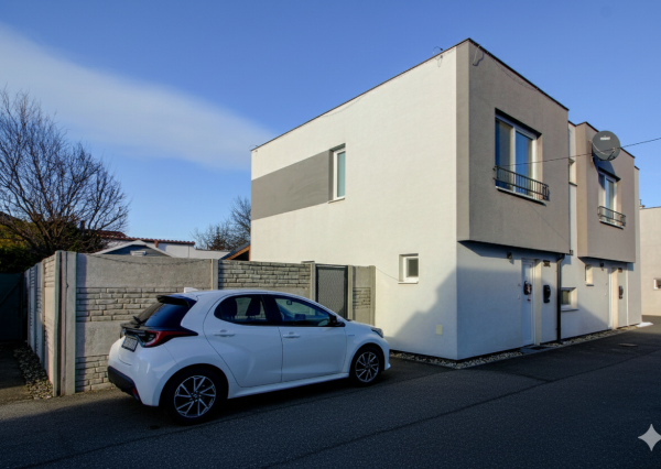 Moderný 4-izbový mezonet so záhradou a parkovaním – Rovinka