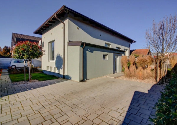 Na predaj dvojgeneračný 5-izbový rodinný dom v Šamoríne- Čilistov