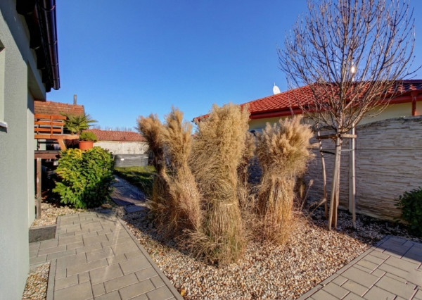 Na predaj dvojgeneračný 5-izbový rodinný dom v Šamoríne- Čilistov