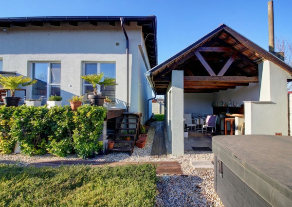 Na predaj dvojgeneračný 5-izbový rodinný dom v Šamoríne- Čilistov