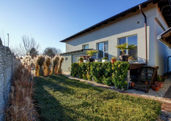 Na predaj dvojgeneračný 5-izbový rodinný dom v Šamoríne- Čilistov