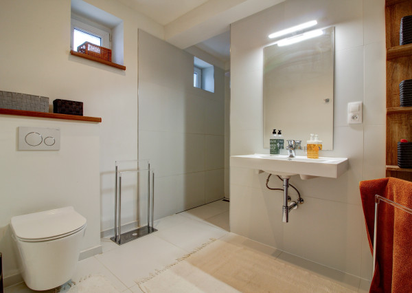 Na predaj dvojgeneračný 5-izbový rodinný dom v Šamoríne- Čilistov