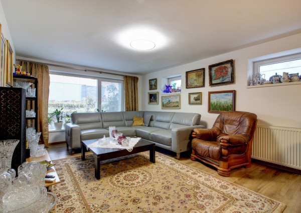 Na predaj dvojgeneračný 5-izbový rodinný dom v Šamoríne- Čilistov