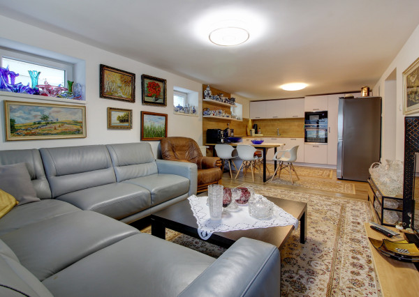 Na predaj dvojgeneračný 5-izbový rodinný dom v Šamoríne- Čilistov