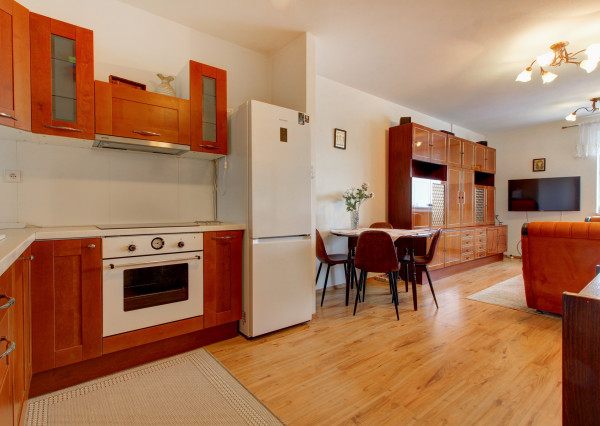 Na prenájom 2i byt v Rovinke s parkovacím státím