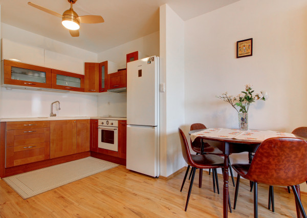 Na prenájom 2i byt v Rovinke s parkovacím státím