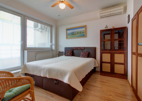 Na prenájom 2i byt v Rovinke s parkovacím státím