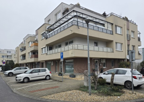 Na prenájom 2i byt v Rovinke s parkovacím státím