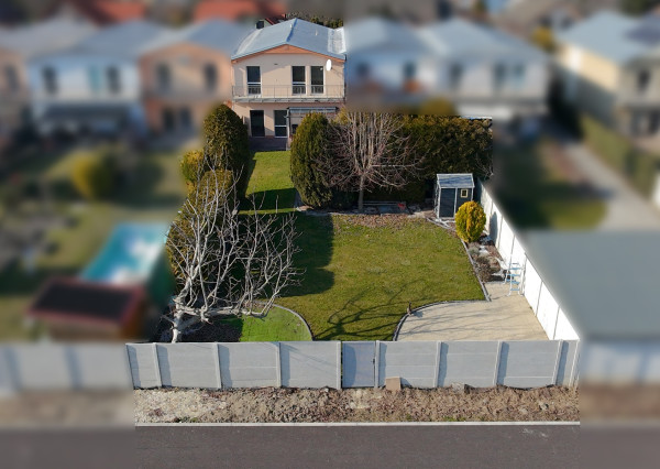 Na predaj priestranný 164 m² 4-i. RD s garážou Rovinka – Jasná ul.