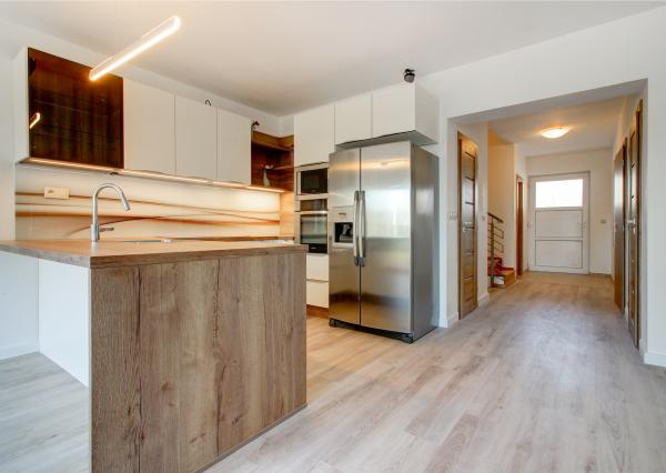 Na predaj priestranný 164 m² 4-i. RD s garážou Rovinka – Jasná ul.