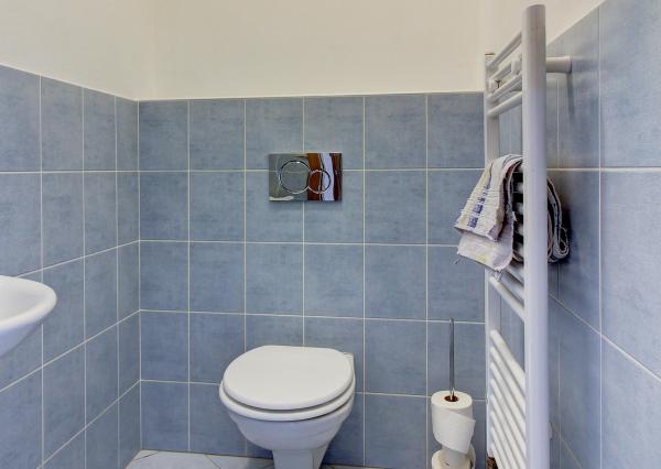 Na predaj priestranný 164 m² 4-i. RD s garážou Rovinka – Jasná ul.