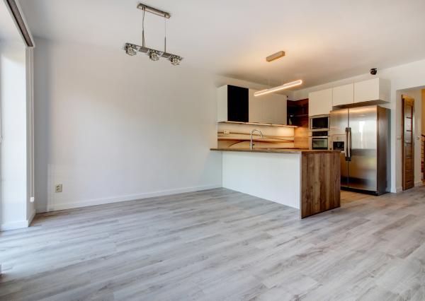 Na predaj priestranný 164 m² 4-i. RD s garážou Rovinka – Jasná ul.