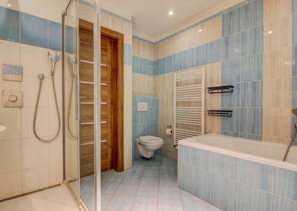 Na predaj priestranný 164 m² 4-i. RD s garážou Rovinka – Jasná ul.