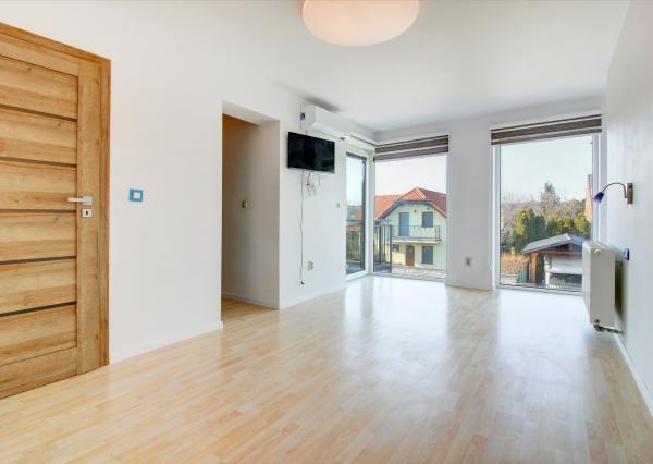 Na predaj priestranný 164 m² 4-i. RD s garážou Rovinka – Jasná ul.