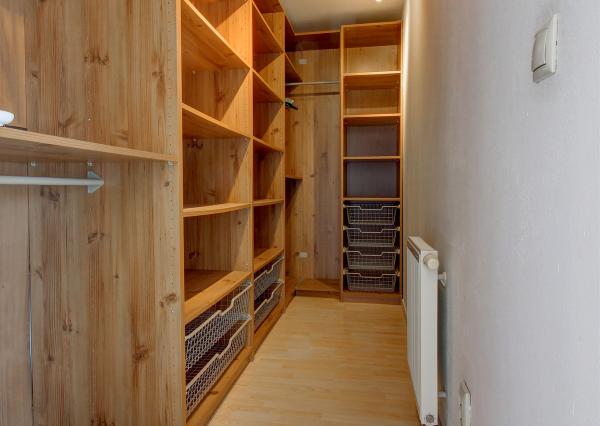 Na predaj priestranný 164 m² 4-i. RD s garážou Rovinka – Jasná ul.