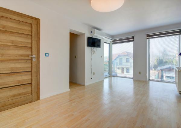 Na predaj priestranný 164 m² 4-i. RD s garážou Rovinka – Jasná ul.