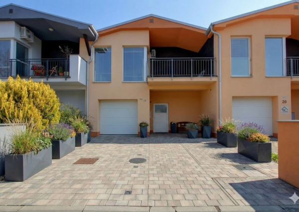 Na predaj priestranný 164 m² 4-i. RD s garážou Rovinka – Jasná ul.