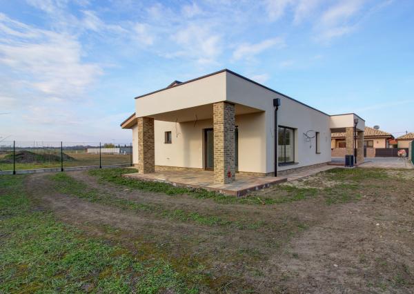 Na predaj: 4izbový rodinný dom kolaudovaný – Šamorín-Bučuháza,  stav štandard