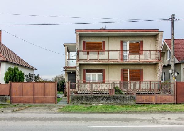 Na predaj: 4izbový rodinný dom s garážou , pozemok 800 m² - Čakany