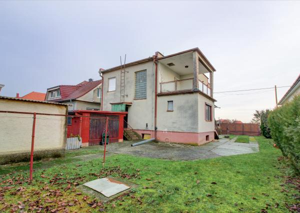 Na predaj: 4izbový rodinný dom s garážou , pozemok 800 m² - Čakany