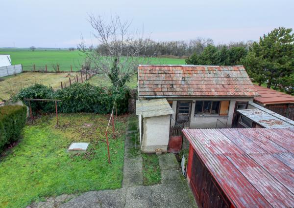 Na predaj: 4izbový rodinný dom s garážou , pozemok 800 m² - Čakany