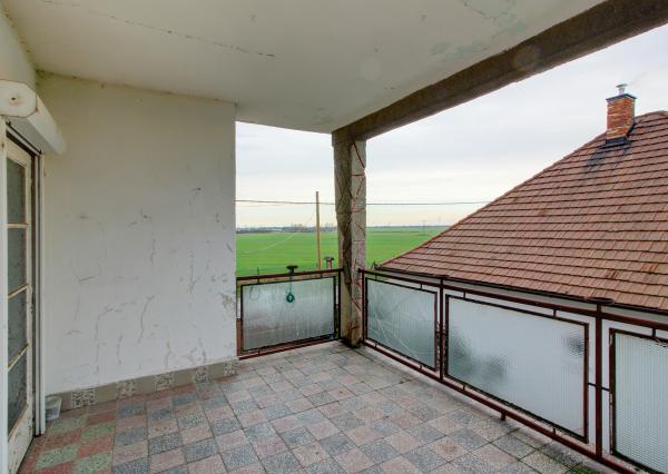 Na predaj: 4izbový rodinný dom s garážou , pozemok 800 m² - Čakany