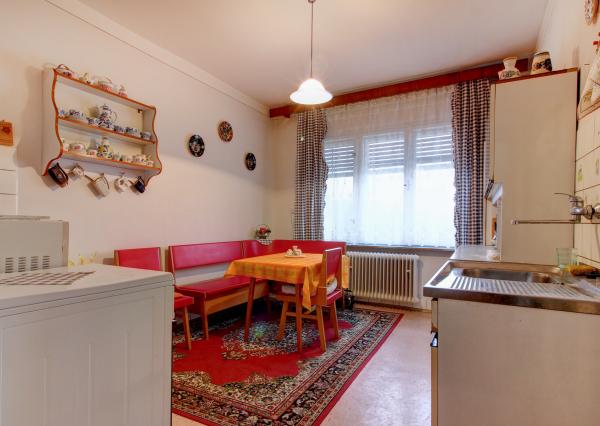 Na predaj: 4izbový rodinný dom s garážou , pozemok 800 m² - Čakany