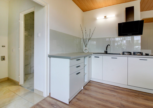 Na predaj 3 izbový, zrekonštruovaný byt v Komárne, ulica Damjanichova