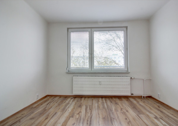 Na predaj 3 izbový, zrekonštruovaný byt v Komárne, ulica Damjanichova