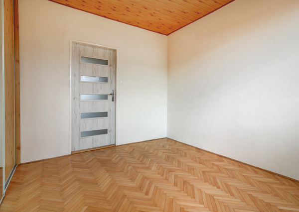 Na predaj 3 izbový, zrekonštruovaný byt v Komárne, ulica Damjanichova