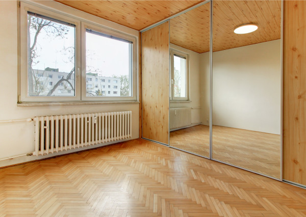 Na predaj 3 izbový, zrekonštruovaný byt v Komárne, ulica Damjanichova