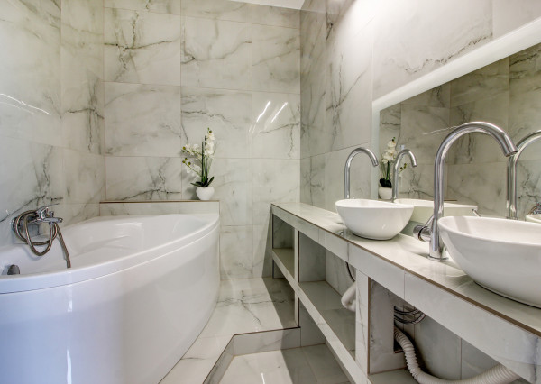 Na predaj 3 izbový, zrekonštruovaný byt v Komárne, ulica Damjanichova