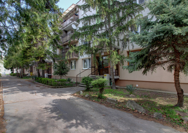 Na predaj 3 izbový, zrekonštruovaný byt v Komárne, ulica Damjanichova