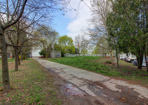 Na predaj 3 izbový, zrekonštruovaný byt v Komárne, ulica Damjanichova