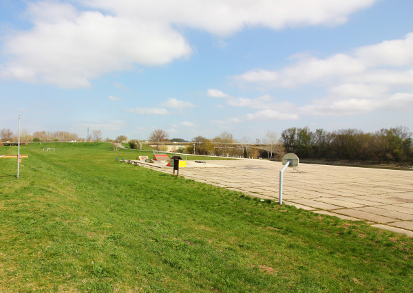 Na predaj 3 izbový, zrekonštruovaný byt v Komárne, ulica Damjanichova